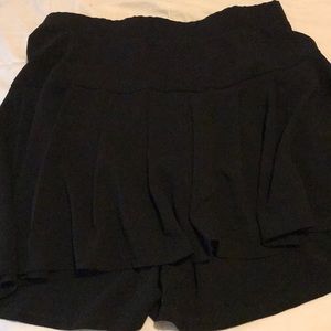 Black Hi-Lo Pleated Skirt